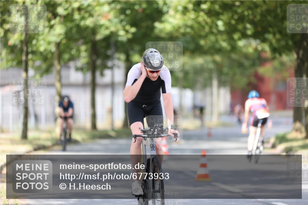 11.08.2024 - GEWOBA Citytriathlon Bremen H.Heesch http://msf.ph/oto/6773933 11.08.2024 11:41:30 Radfahren 786, 835, 896, 902, 1020 meine-sportfotos.de