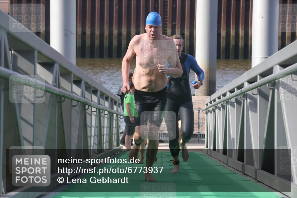 11.08.2024 - GEWOBA Citytriathlon Bremen Lena Gebhardt http://msf.ph/oto/6773937 11.08.2024 10:09:51 Schwimmen 4, 9, 11, 16, 27, 31, 83, 99, 109 meine-sportfotos.de