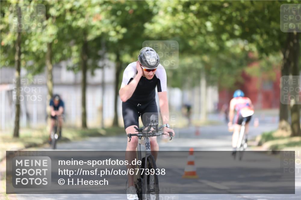 11.08.2024 - GEWOBA Citytriathlon Bremen H.Heesch http://msf.ph/oto/6773938 11.08.2024 11:41:30 Radfahren 786, 835, 896, 902, 1020 meine-sportfotos.de