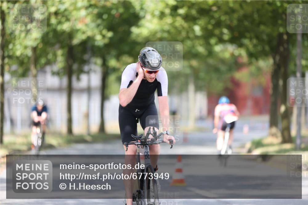 11.08.2024 - GEWOBA Citytriathlon Bremen H.Heesch http://msf.ph/oto/6773949 11.08.2024 11:41:30 Radfahren 786, 835, 896, 902, 1020 meine-sportfotos.de