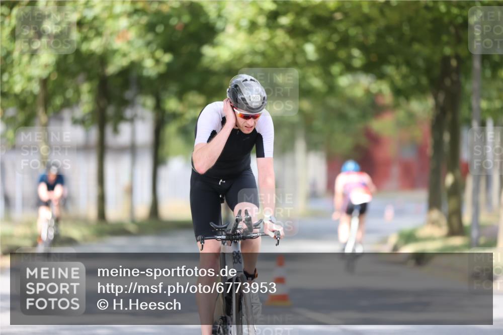 11.08.2024 - GEWOBA Citytriathlon Bremen H.Heesch http://msf.ph/oto/6773953 11.08.2024 11:41:30 Radfahren 786, 835, 896, 902, 1020 meine-sportfotos.de