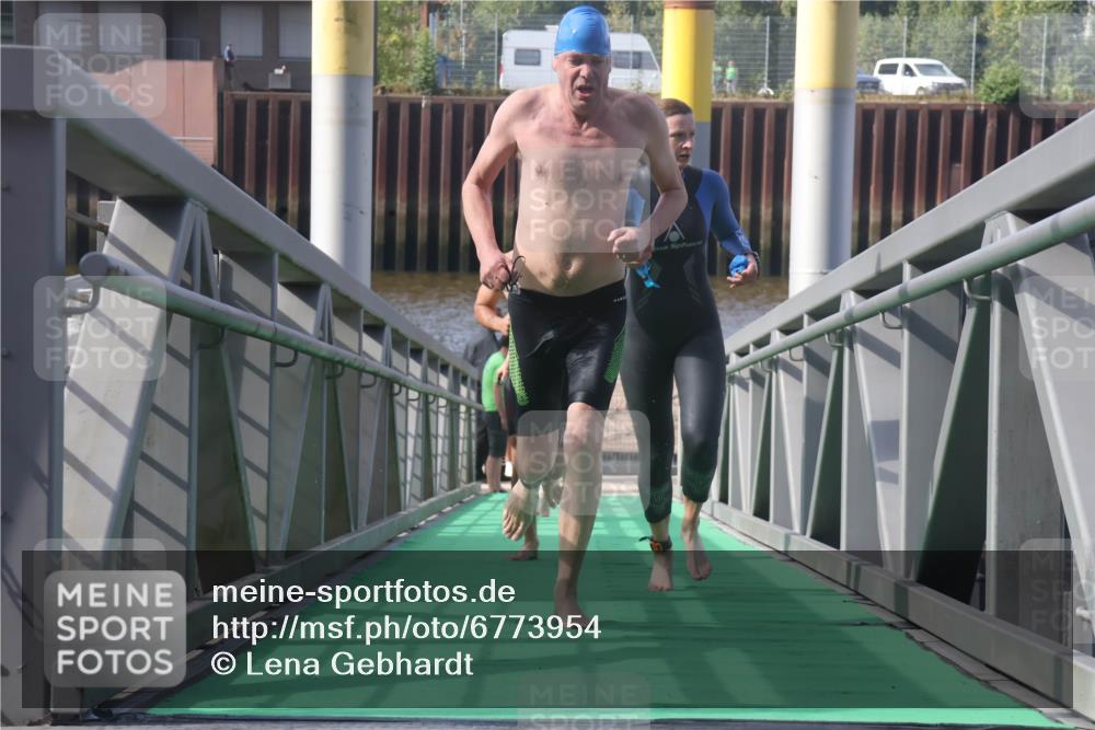11.08.2024 - GEWOBA Citytriathlon Bremen Lena Gebhardt http://msf.ph/oto/6773954 11.08.2024 10:09:53 Schwimmen 4, 9, 11, 16, 31, 55, 64, 83, 99, 109 meine-sportfotos.de