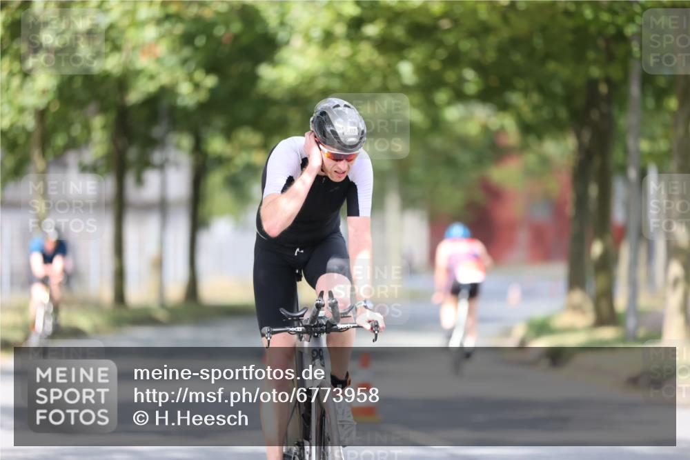 11.08.2024 - GEWOBA Citytriathlon Bremen H.Heesch http://msf.ph/oto/6773958 11.08.2024 11:41:30 Radfahren 786, 835, 896, 902, 1020 meine-sportfotos.de
