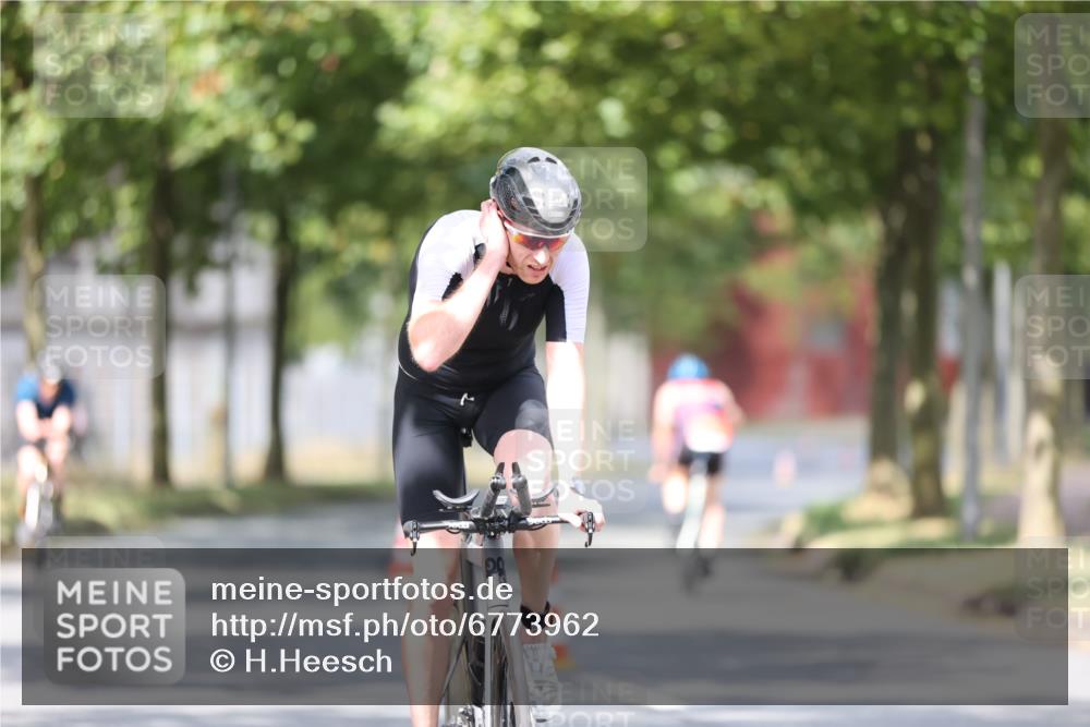 11.08.2024 - GEWOBA Citytriathlon Bremen H.Heesch http://msf.ph/oto/6773962 11.08.2024 11:41:30 Radfahren 786, 835, 896, 902, 1020 meine-sportfotos.de