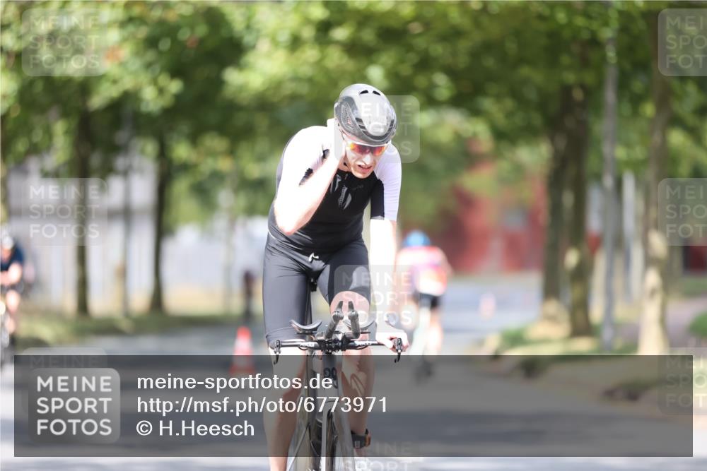 11.08.2024 - GEWOBA Citytriathlon Bremen H.Heesch http://msf.ph/oto/6773971 11.08.2024 11:41:30 Radfahren 786, 835, 896, 902, 1020 meine-sportfotos.de