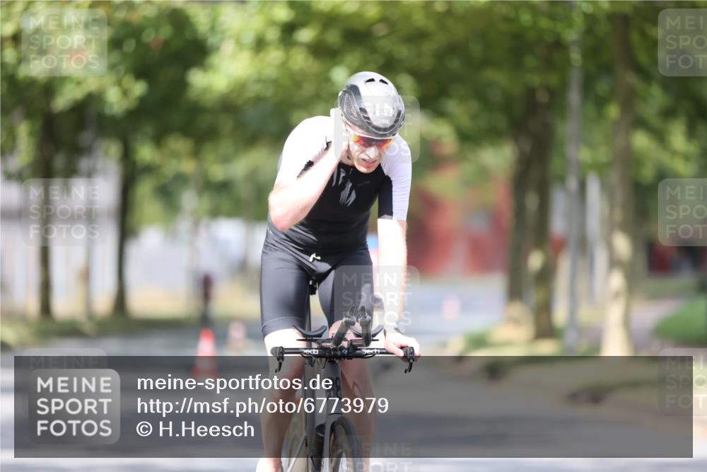 11.08.2024 - GEWOBA Citytriathlon Bremen H.Heesch http://msf.ph/oto/6773979 11.08.2024 11:41:31 Radfahren 786, 835, 896, 902, 1020 meine-sportfotos.de