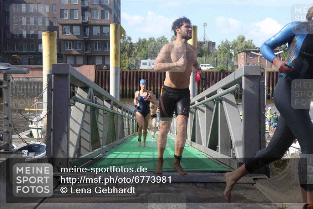11.08.2024 - GEWOBA Citytriathlon Bremen Lena Gebhardt http://msf.ph/oto/6773981 11.08.2024 10:09:56 Schwimmen 4, 11, 16, 31, 55, 64, 83, 102, 109 meine-sportfotos.de