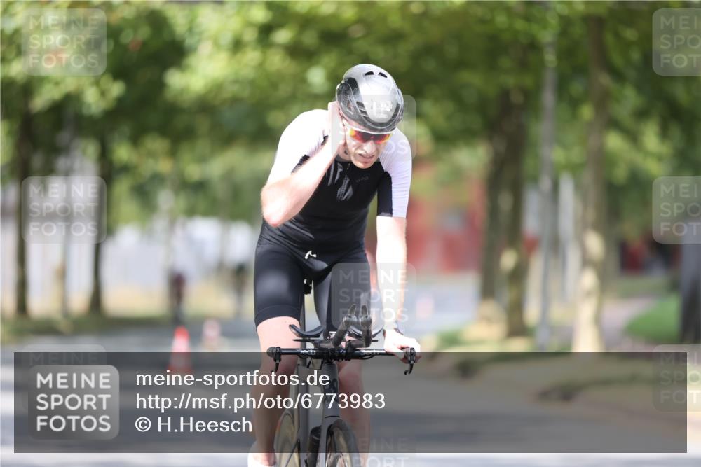 11.08.2024 - GEWOBA Citytriathlon Bremen H.Heesch http://msf.ph/oto/6773983 11.08.2024 11:41:31 Radfahren 786, 835, 896, 902, 1020 meine-sportfotos.de