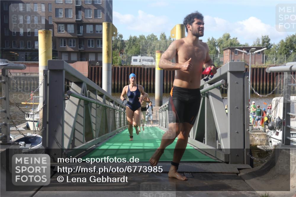11.08.2024 - GEWOBA Citytriathlon Bremen Lena Gebhardt http://msf.ph/oto/6773985 11.08.2024 10:09:56 Schwimmen 4, 11, 16, 31, 55, 64, 83, 102, 109 meine-sportfotos.de