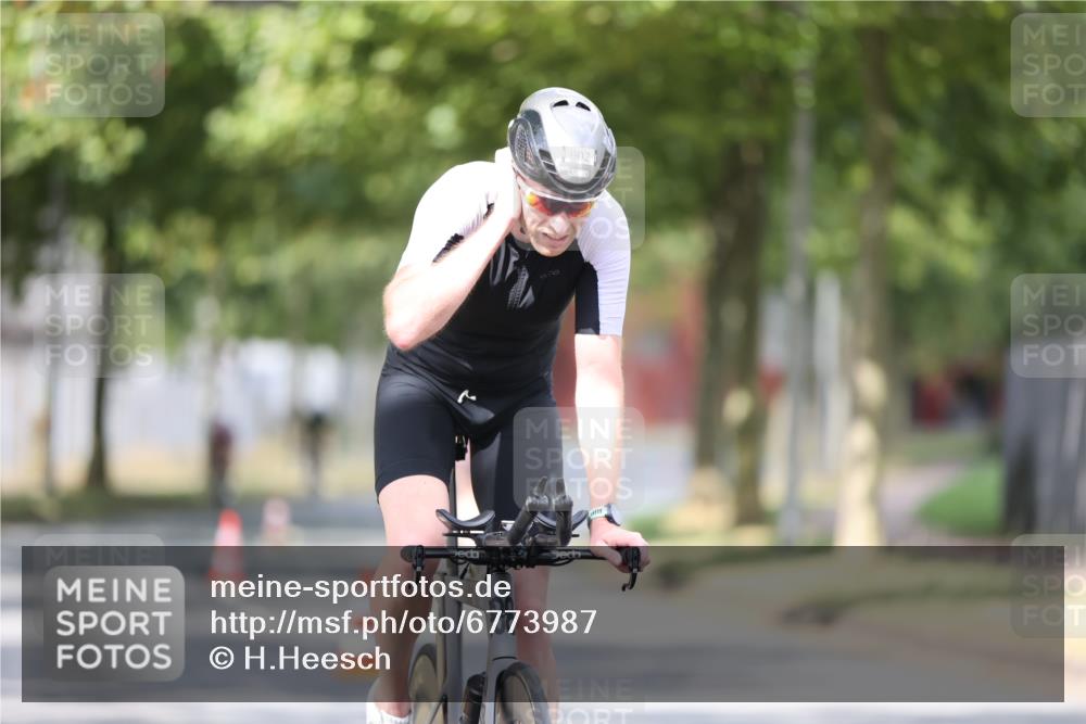 11.08.2024 - GEWOBA Citytriathlon Bremen H.Heesch http://msf.ph/oto/6773987 11.08.2024 11:41:31 Radfahren 786, 835, 896, 902, 1020 meine-sportfotos.de