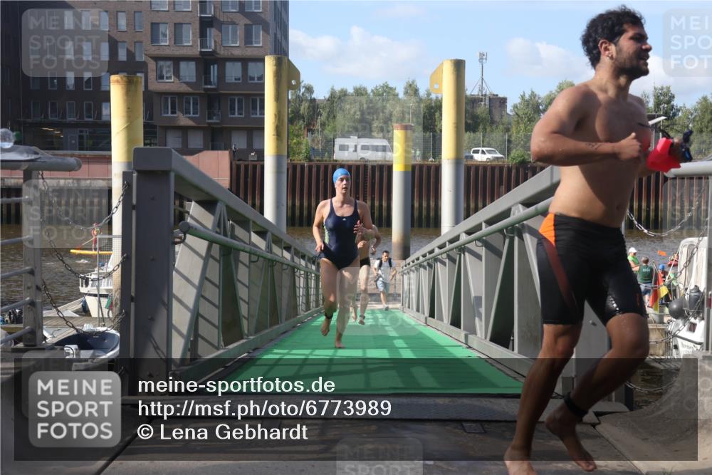 11.08.2024 - GEWOBA Citytriathlon Bremen Lena Gebhardt http://msf.ph/oto/6773989 11.08.2024 10:09:56 Schwimmen 4, 11, 16, 31, 55, 64, 83, 102, 109 meine-sportfotos.de