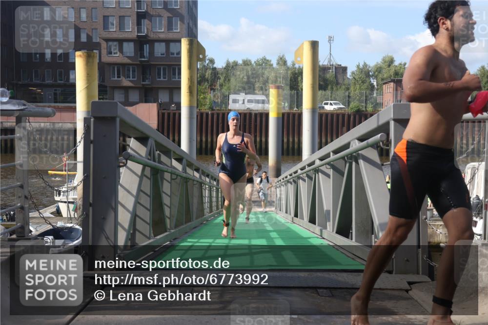 11.08.2024 - GEWOBA Citytriathlon Bremen Lena Gebhardt http://msf.ph/oto/6773992 11.08.2024 10:09:56 Schwimmen 4, 11, 16, 31, 55, 64, 83, 102, 109 meine-sportfotos.de