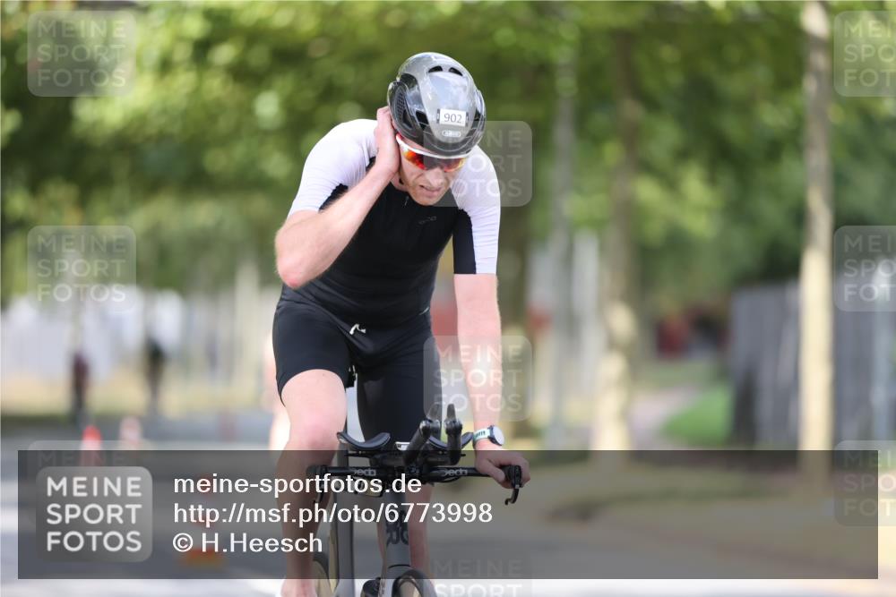 11.08.2024 - GEWOBA Citytriathlon Bremen H.Heesch http://msf.ph/oto/6773998 11.08.2024 11:41:31 Radfahren 786, 835, 896, 902, 1020 meine-sportfotos.de