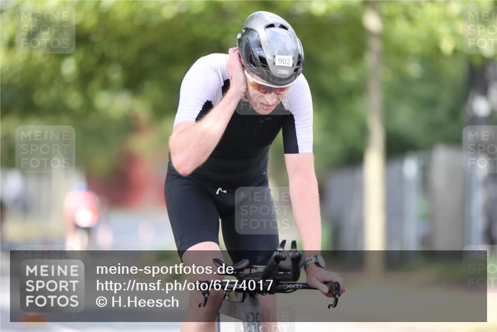 11.08.2024 - GEWOBA Citytriathlon Bremen H.Heesch http://msf.ph/oto/6774017 11.08.2024 11:41:31 Radfahren 786, 835, 896, 902, 1020 meine-sportfotos.de
