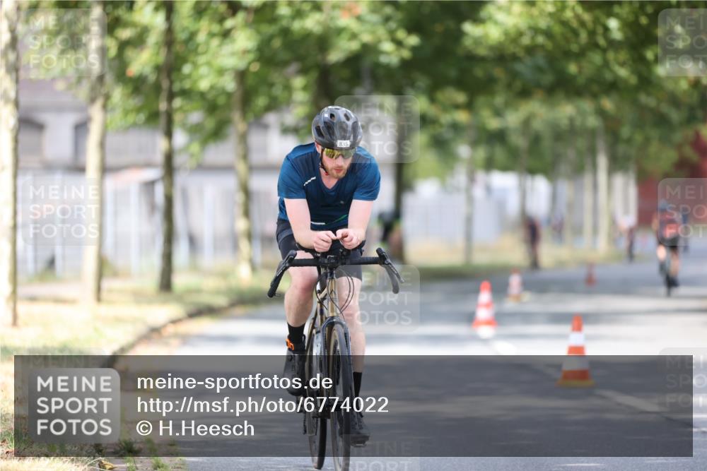 11.08.2024 - GEWOBA Citytriathlon Bremen H.Heesch http://msf.ph/oto/6774022 11.08.2024 11:41:33 Radfahren 786, 835, 859, 896, 902, 1020 meine-sportfotos.de