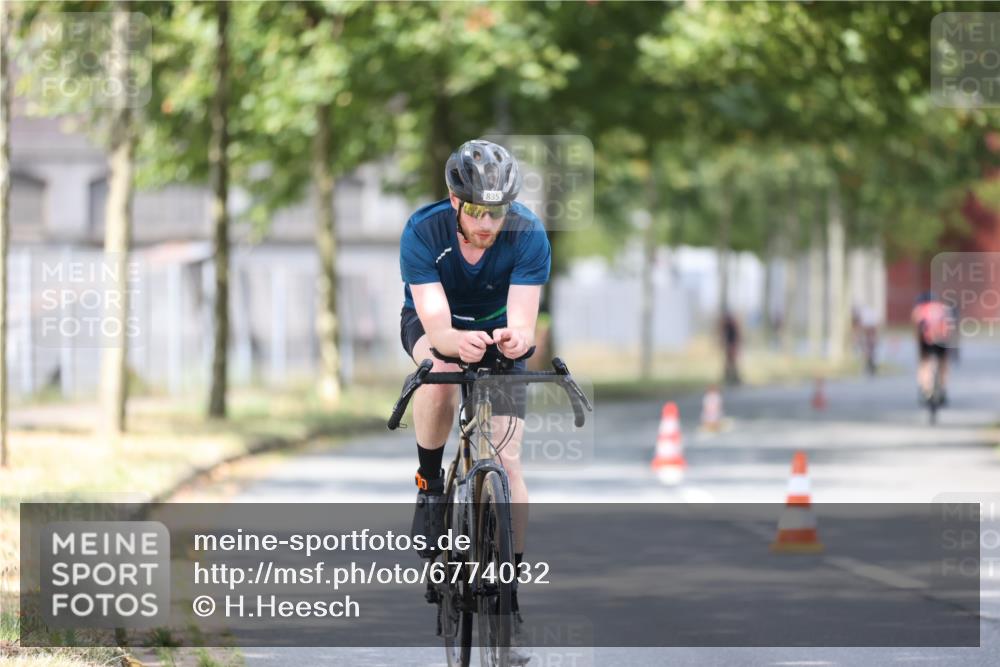 11.08.2024 - GEWOBA Citytriathlon Bremen H.Heesch http://msf.ph/oto/6774032 11.08.2024 11:41:33 Radfahren 786, 835, 859, 896, 902, 1020 meine-sportfotos.de