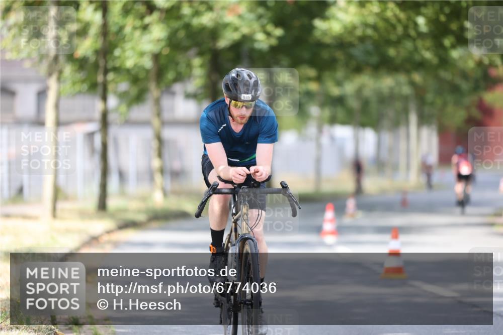 11.08.2024 - GEWOBA Citytriathlon Bremen H.Heesch http://msf.ph/oto/6774036 11.08.2024 11:41:34 Radfahren 786, 835, 859, 896, 902, 1020 meine-sportfotos.de