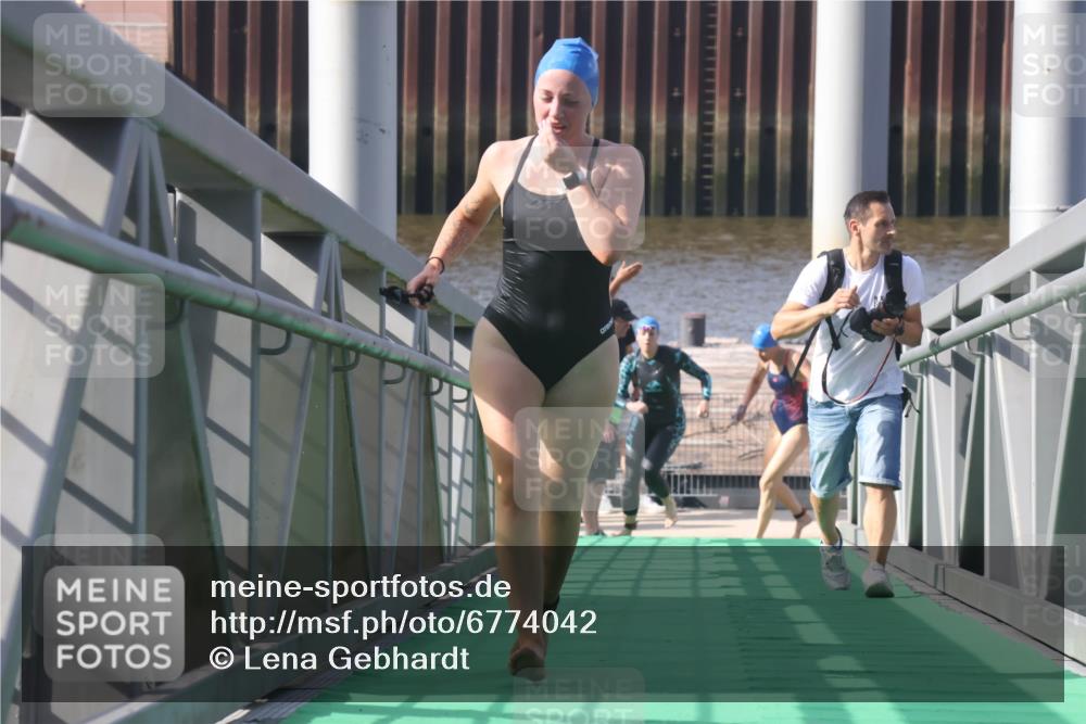 11.08.2024 - GEWOBA Citytriathlon Bremen Lena Gebhardt http://msf.ph/oto/6774042 11.08.2024 10:10:01 Schwimmen 11, 16, 31, 50, 55, 64, 83, 102 meine-sportfotos.de