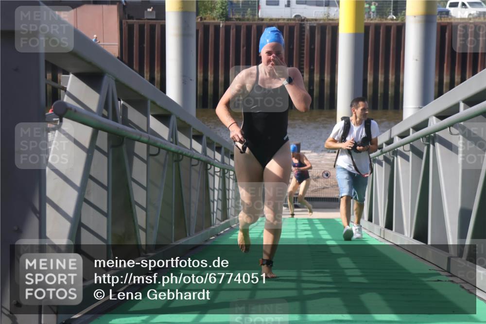 11.08.2024 - GEWOBA Citytriathlon Bremen Lena Gebhardt http://msf.ph/oto/6774051 11.08.2024 10:10:01 Schwimmen 11, 16, 31, 50, 55, 64, 83, 102 meine-sportfotos.de
