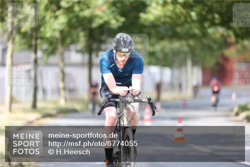 11.08.2024 - GEWOBA Citytriathlon Bremen H.Heesch http://msf.ph/oto/6774055 11.08.2024 11:41:34 Radfahren 786, 835, 859, 896, 902, 1020 meine-sportfotos.de