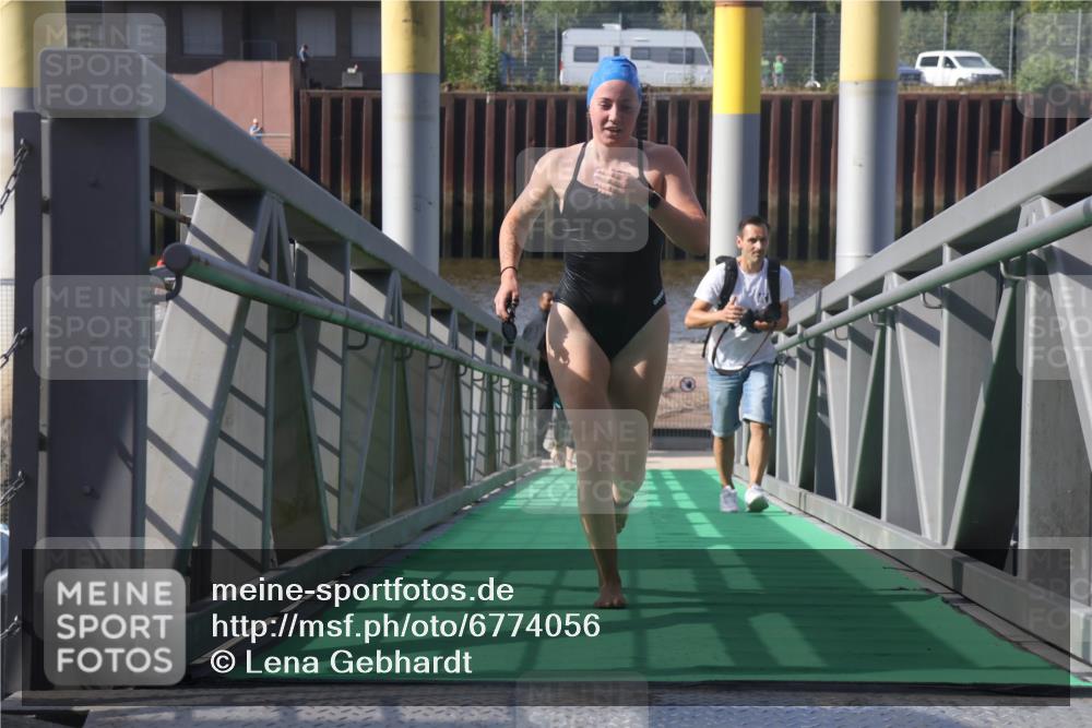 11.08.2024 - GEWOBA Citytriathlon Bremen Lena Gebhardt http://msf.ph/oto/6774056 11.08.2024 10:10:02 Schwimmen 16, 31, 50, 55, 64, 83, 102 meine-sportfotos.de
