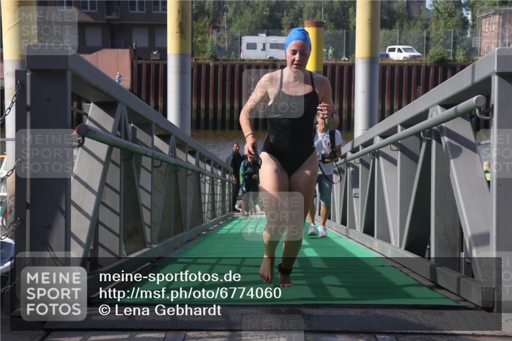 11.08.2024 - GEWOBA Citytriathlon Bremen Lena Gebhardt http://msf.ph/oto/6774060 11.08.2024 10:10:02 Schwimmen 16, 31, 50, 55, 64, 83, 102 meine-sportfotos.de