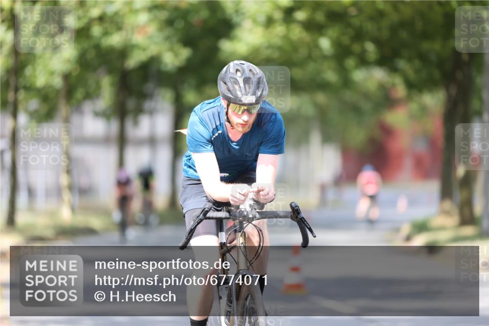 11.08.2024 - GEWOBA Citytriathlon Bremen H.Heesch http://msf.ph/oto/6774071 11.08.2024 11:41:34 Radfahren 786, 835, 859, 896, 902, 1020 meine-sportfotos.de