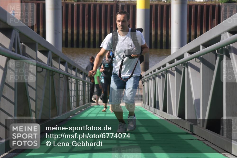 11.08.2024 - GEWOBA Citytriathlon Bremen Lena Gebhardt http://msf.ph/oto/6774074 11.08.2024 10:10:04 Schwimmen 16, 31, 50, 55, 64, 83, 102 meine-sportfotos.de
