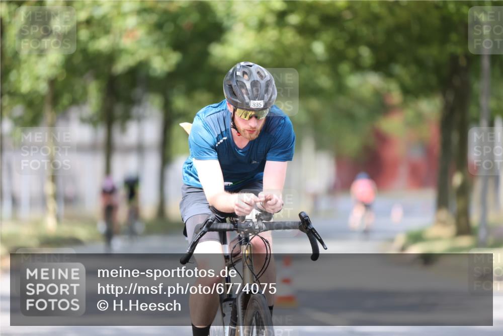 11.08.2024 - GEWOBA Citytriathlon Bremen H.Heesch http://msf.ph/oto/6774075 11.08.2024 11:41:34 Radfahren 786, 835, 859, 896, 902, 1020 meine-sportfotos.de