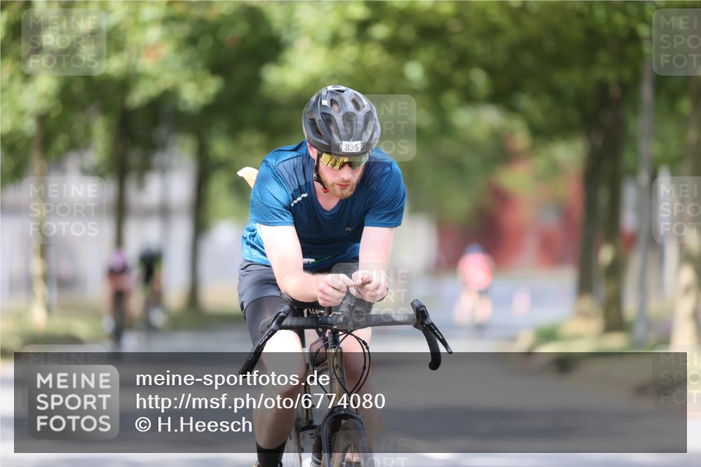 11.08.2024 - GEWOBA Citytriathlon Bremen H.Heesch http://msf.ph/oto/6774080 11.08.2024 11:41:34 Radfahren 786, 835, 859, 896, 902, 1020 meine-sportfotos.de