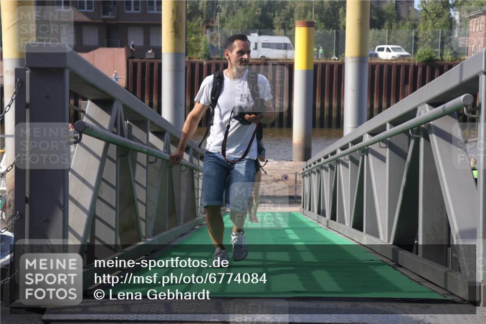 11.08.2024 - GEWOBA Citytriathlon Bremen Lena Gebhardt http://msf.ph/oto/6774084 11.08.2024 10:10:05 Schwimmen 16, 31, 50, 55, 64, 83, 102 meine-sportfotos.de