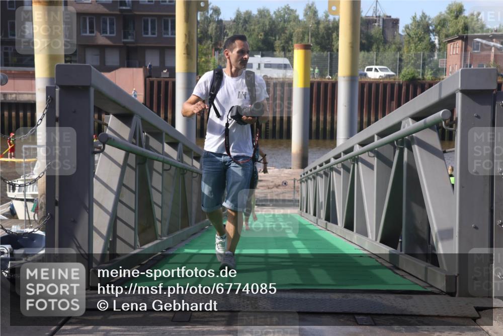 11.08.2024 - GEWOBA Citytriathlon Bremen Lena Gebhardt http://msf.ph/oto/6774085 11.08.2024 10:10:05 Schwimmen 16, 31, 50, 55, 64, 83, 102 meine-sportfotos.de