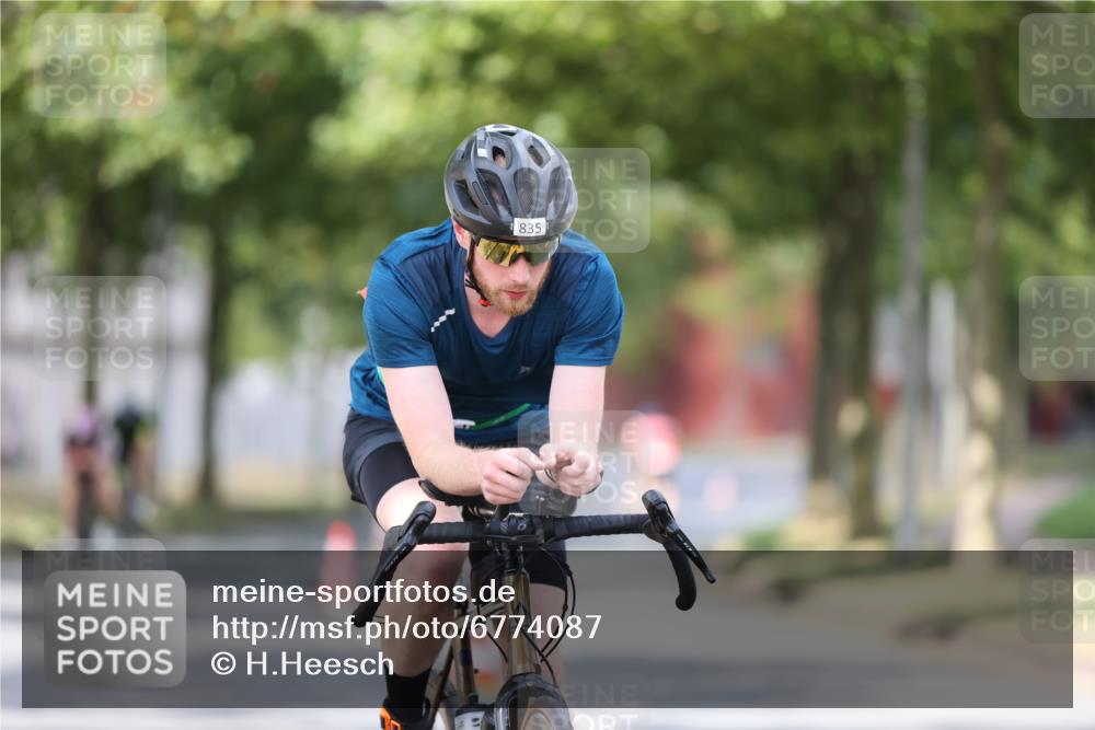 11.08.2024 - GEWOBA Citytriathlon Bremen H.Heesch http://msf.ph/oto/6774087 11.08.2024 11:41:34 Radfahren 786, 835, 859, 896, 902, 1020 meine-sportfotos.de