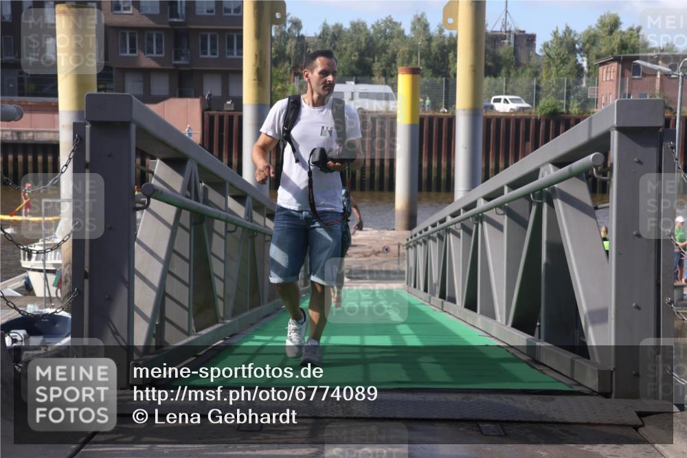 11.08.2024 - GEWOBA Citytriathlon Bremen Lena Gebhardt http://msf.ph/oto/6774089 11.08.2024 10:10:06 Schwimmen 16, 31, 50, 55, 64, 83, 102 meine-sportfotos.de