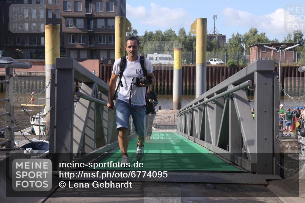 11.08.2024 - GEWOBA Citytriathlon Bremen Lena Gebhardt http://msf.ph/oto/6774095 11.08.2024 10:10:06 Schwimmen 16, 31, 50, 55, 64, 83, 102 meine-sportfotos.de
