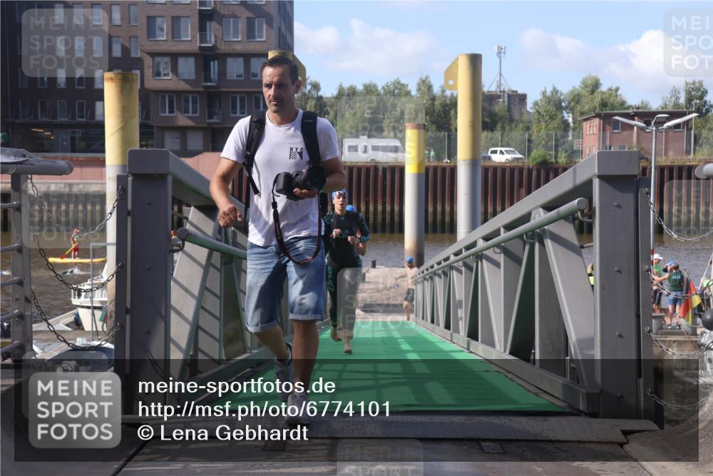 11.08.2024 - GEWOBA Citytriathlon Bremen Lena Gebhardt http://msf.ph/oto/6774101 11.08.2024 10:10:06 Schwimmen 16, 31, 50, 55, 64, 83, 102 meine-sportfotos.de