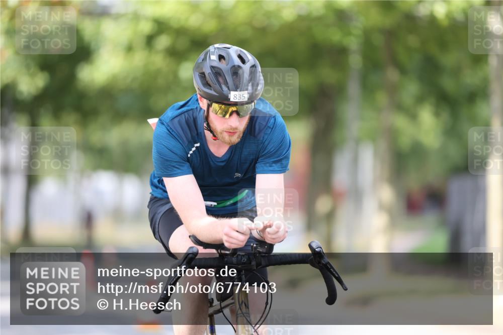 11.08.2024 - GEWOBA Citytriathlon Bremen H.Heesch http://msf.ph/oto/6774103 11.08.2024 11:41:34 Radfahren 786, 835, 859, 896, 902, 1020 meine-sportfotos.de