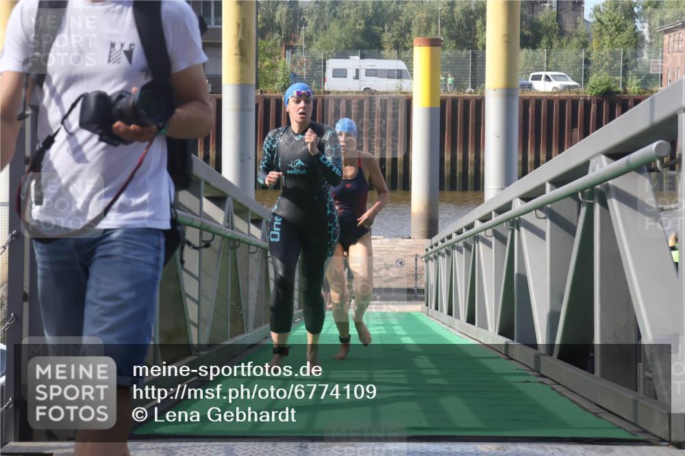 11.08.2024 - GEWOBA Citytriathlon Bremen Lena Gebhardt http://msf.ph/oto/6774109 11.08.2024 10:10:07 Schwimmen 16, 31, 50, 55, 64, 83, 102 meine-sportfotos.de