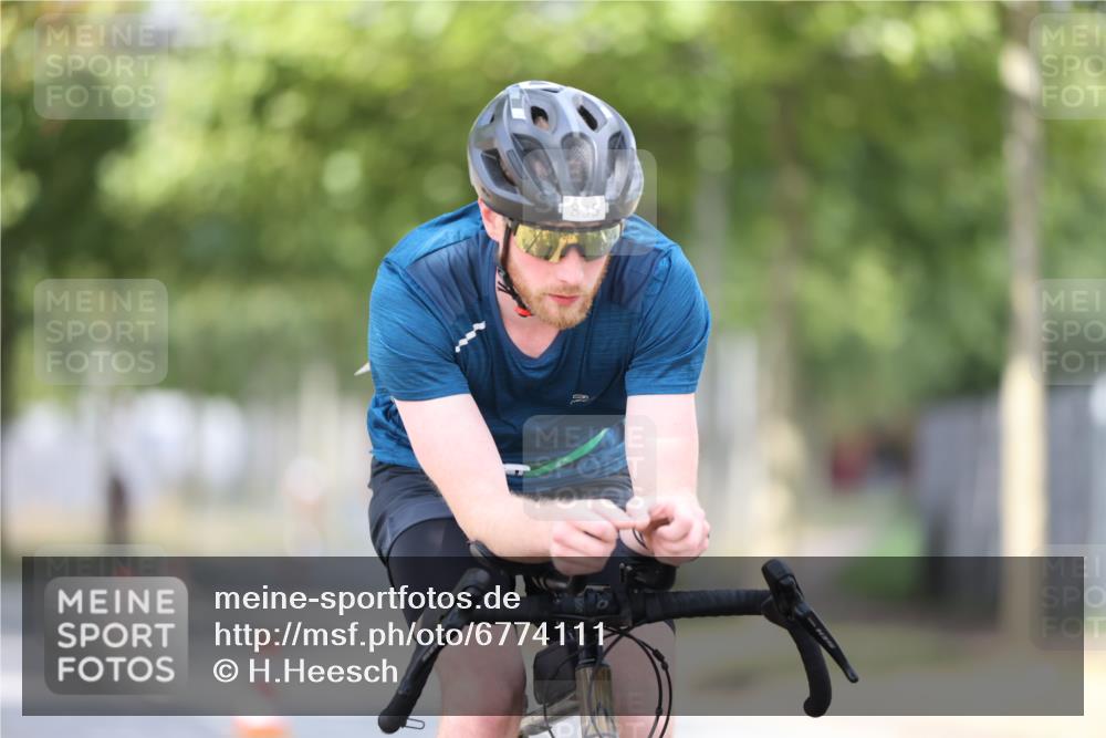 11.08.2024 - GEWOBA Citytriathlon Bremen H.Heesch http://msf.ph/oto/6774111 11.08.2024 11:41:34 Radfahren 786, 835, 859, 896, 902, 1020 meine-sportfotos.de
