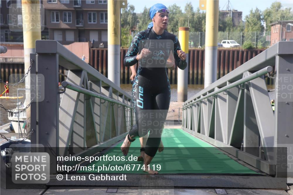11.08.2024 - GEWOBA Citytriathlon Bremen Lena Gebhardt http://msf.ph/oto/6774119 11.08.2024 10:10:08 Schwimmen 16, 31, 50, 55, 64, 83, 102 meine-sportfotos.de