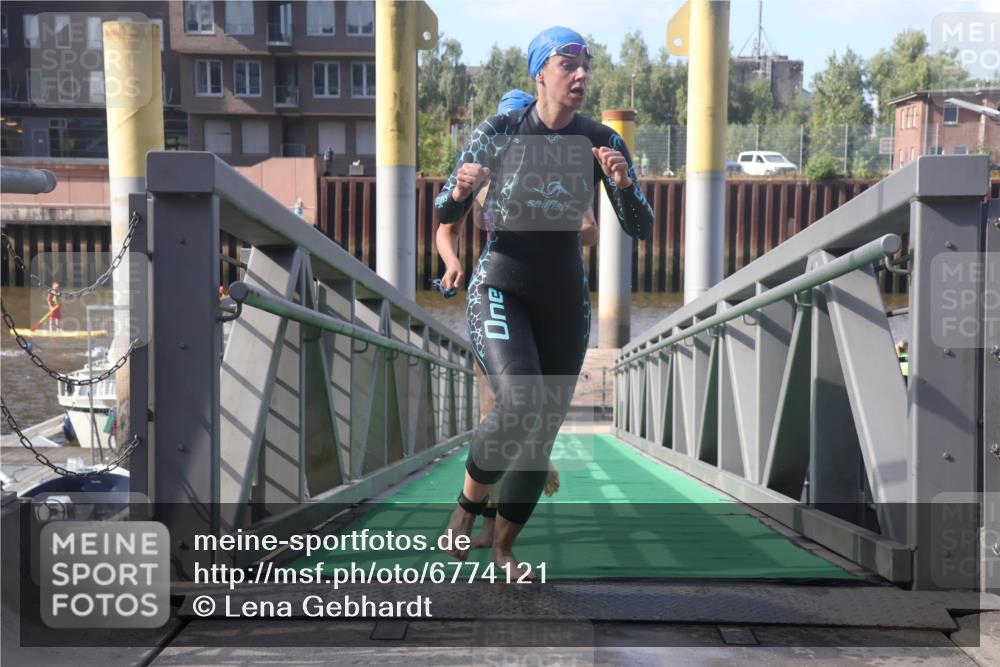 11.08.2024 - GEWOBA Citytriathlon Bremen Lena Gebhardt http://msf.ph/oto/6774121 11.08.2024 10:10:08 Schwimmen 16, 31, 50, 55, 64, 83, 102 meine-sportfotos.de