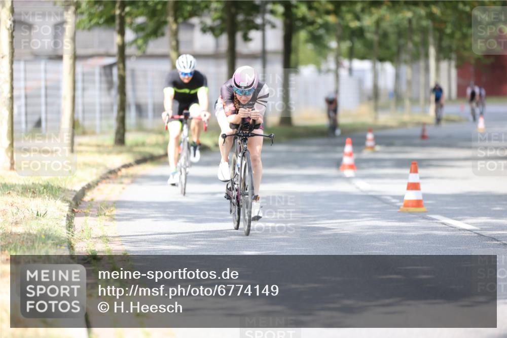 11.08.2024 - GEWOBA Citytriathlon Bremen H.Heesch http://msf.ph/oto/6774149 11.08.2024 11:41:37 Radfahren 758, 786, 835, 859, 896, 902, 965, 1020 meine-sportfotos.de