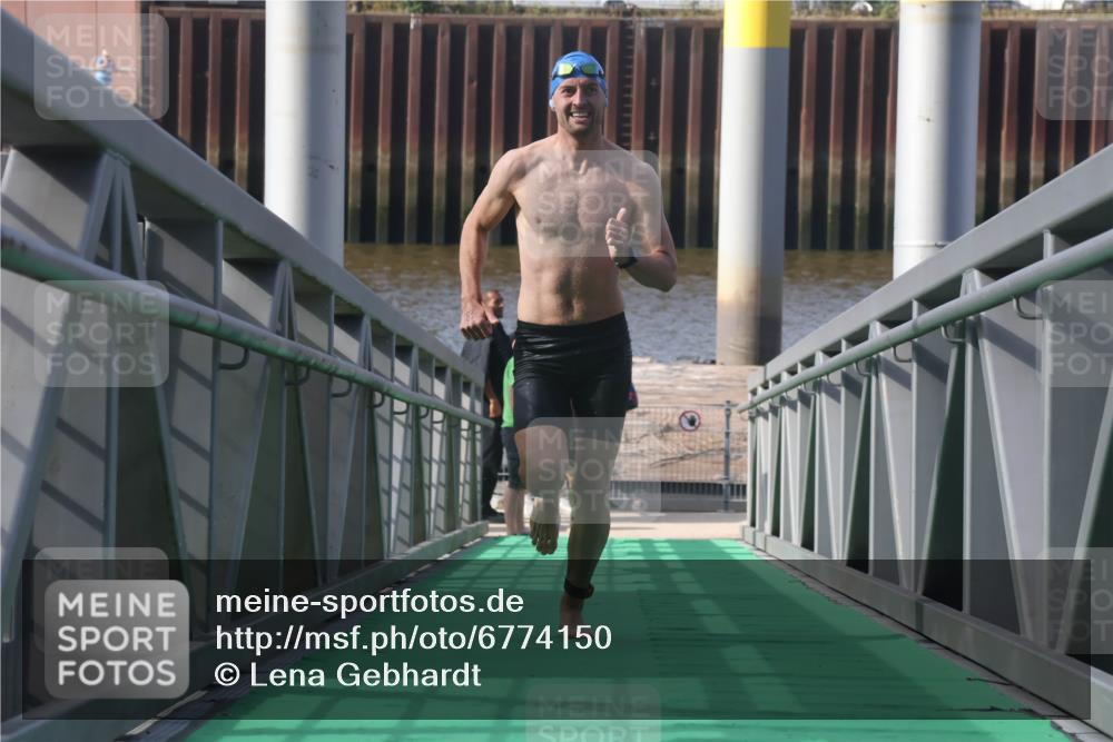 11.08.2024 - GEWOBA Citytriathlon Bremen Lena Gebhardt http://msf.ph/oto/6774150 11.08.2024 10:10:11 Schwimmen 29, 50, 55, 64, 83, 102 meine-sportfotos.de