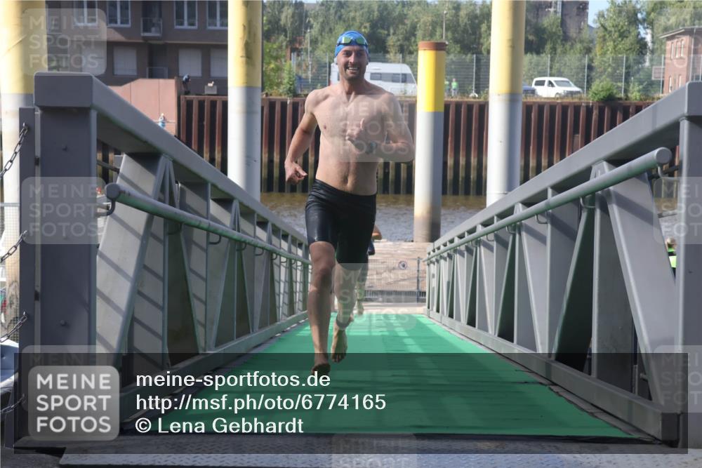 11.08.2024 - GEWOBA Citytriathlon Bremen Lena Gebhardt http://msf.ph/oto/6774165 11.08.2024 10:10:12 Schwimmen 29, 50, 55, 64, 83, 102 meine-sportfotos.de