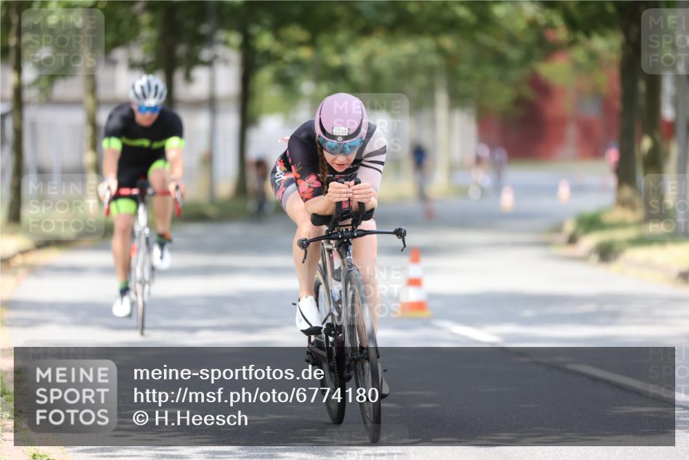 11.08.2024 - GEWOBA Citytriathlon Bremen H.Heesch http://msf.ph/oto/6774180 11.08.2024 11:41:38 Radfahren 758, 786, 835, 859, 896, 902, 965, 1020 meine-sportfotos.de