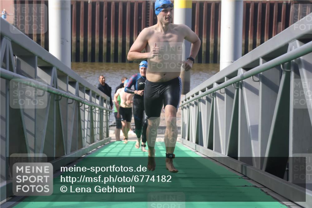 11.08.2024 - GEWOBA Citytriathlon Bremen Lena Gebhardt http://msf.ph/oto/6774182 11.08.2024 10:10:15 Schwimmen 22, 29, 50, 55, 64, 83, 102 meine-sportfotos.de