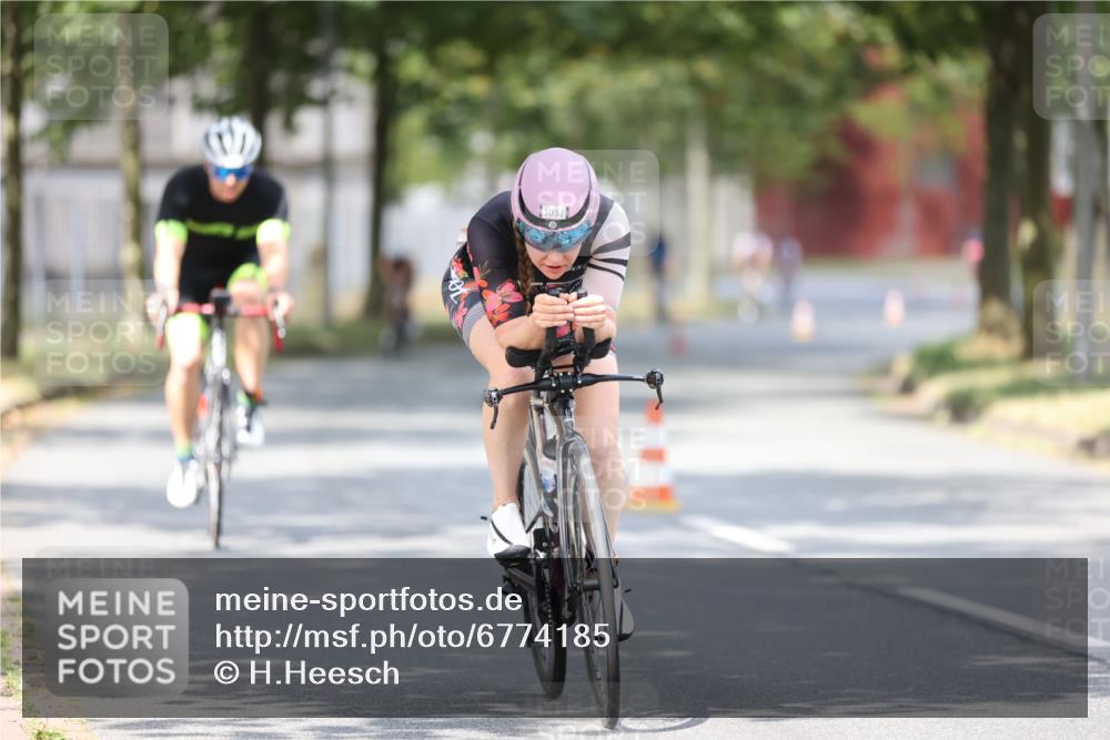 11.08.2024 - GEWOBA Citytriathlon Bremen H.Heesch http://msf.ph/oto/6774185 11.08.2024 11:41:38 Radfahren 758, 786, 835, 859, 896, 902, 965, 1020 meine-sportfotos.de