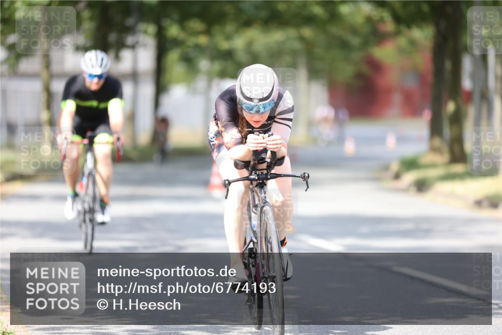 11.08.2024 - GEWOBA Citytriathlon Bremen H.Heesch http://msf.ph/oto/6774193 11.08.2024 11:41:38 Radfahren 758, 786, 835, 859, 896, 902, 965, 1020 meine-sportfotos.de