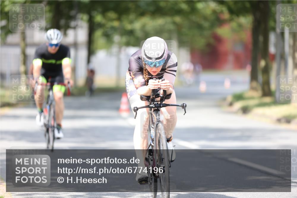 11.08.2024 - GEWOBA Citytriathlon Bremen H.Heesch http://msf.ph/oto/6774196 11.08.2024 11:41:38 Radfahren 758, 786, 835, 859, 896, 902, 965, 1020 meine-sportfotos.de