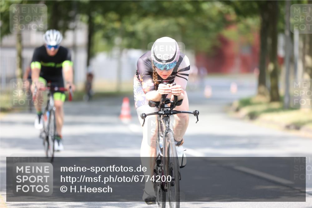 11.08.2024 - GEWOBA Citytriathlon Bremen H.Heesch http://msf.ph/oto/6774200 11.08.2024 11:41:38 Radfahren 758, 786, 835, 859, 896, 902, 965, 1020 meine-sportfotos.de